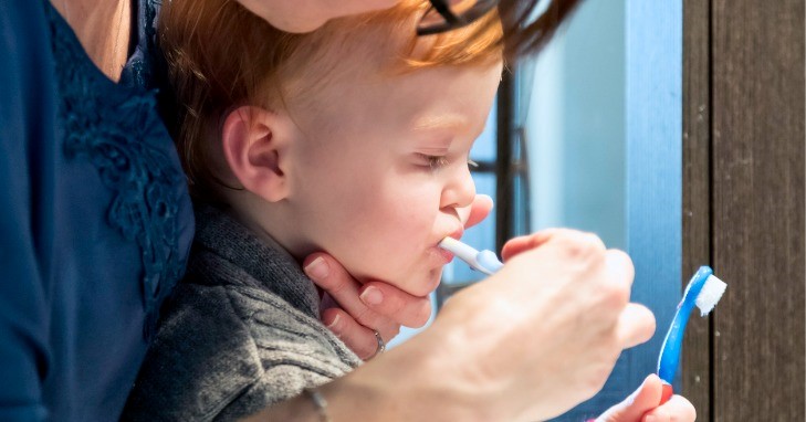 how to brush kids teeth?